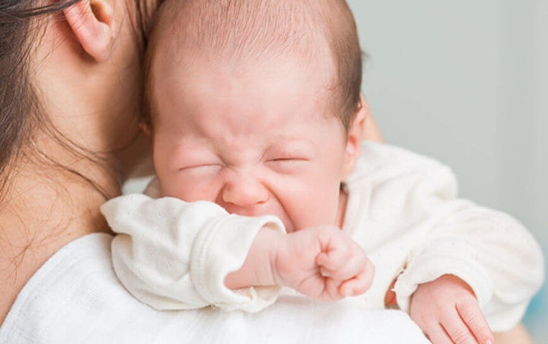 BENU - Baby's met krampjes - Un nourrisson paisible à la maison : Non, il a des coliques